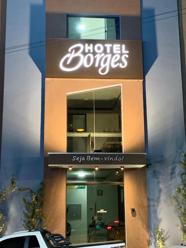 Hotel Borges Quirinopolis エクステリア 写真